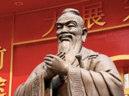In general, the Chinese believe that “three points govern the life of a person: the master of digestion is the point of Genghis Khan, the lord of time is the point of Zu-san-li, and the controller of the mind is the point of Confucius